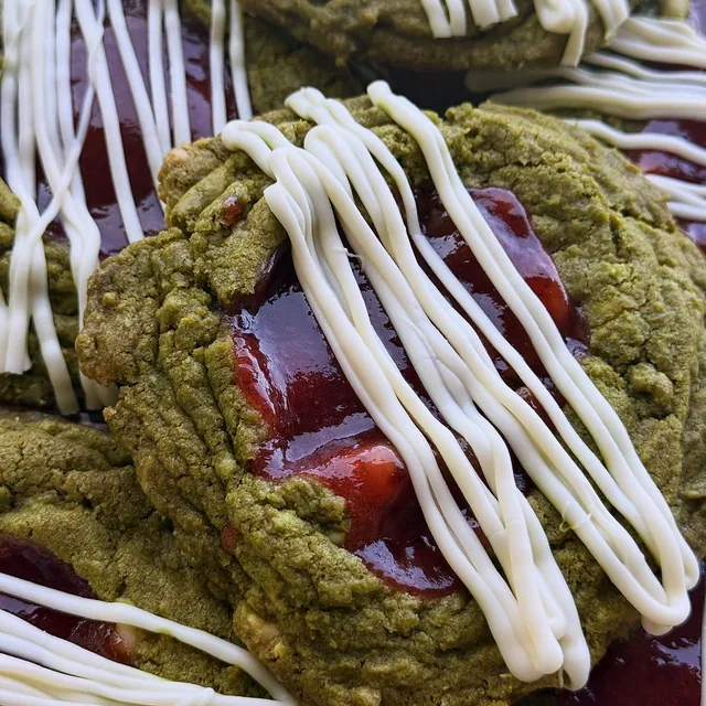 Matcha Strawberry cookie (sold out).