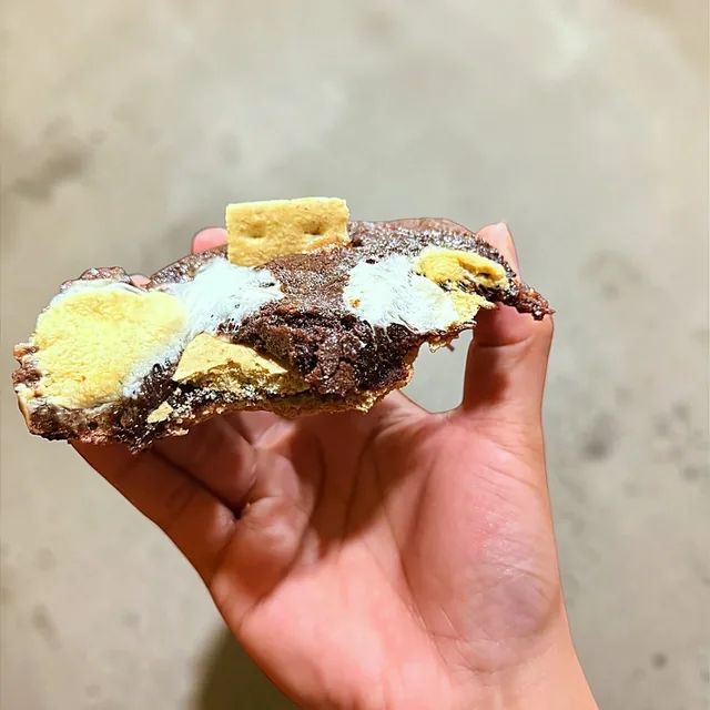 S'mores Brownie cookie (sold out).